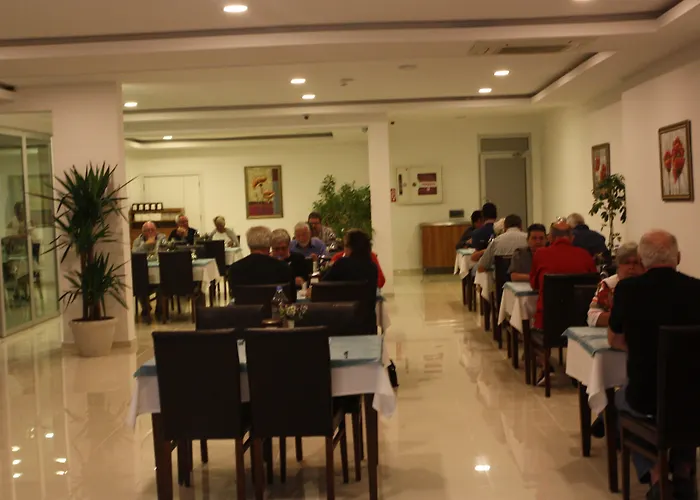 Kleopatra Atlas - Adults Only