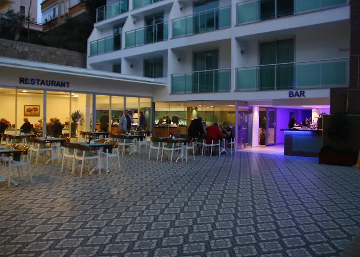 Kleopatra Atlas - Adults Only